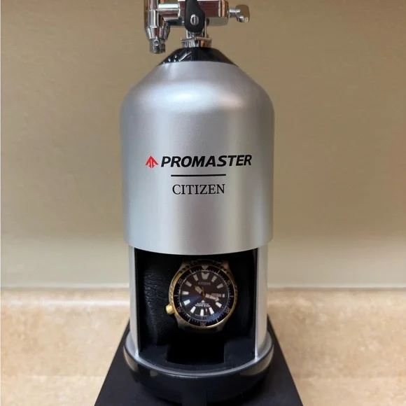 Citizen Gold and Black Watch Set Elegant Accessories - Picture 4 of 6